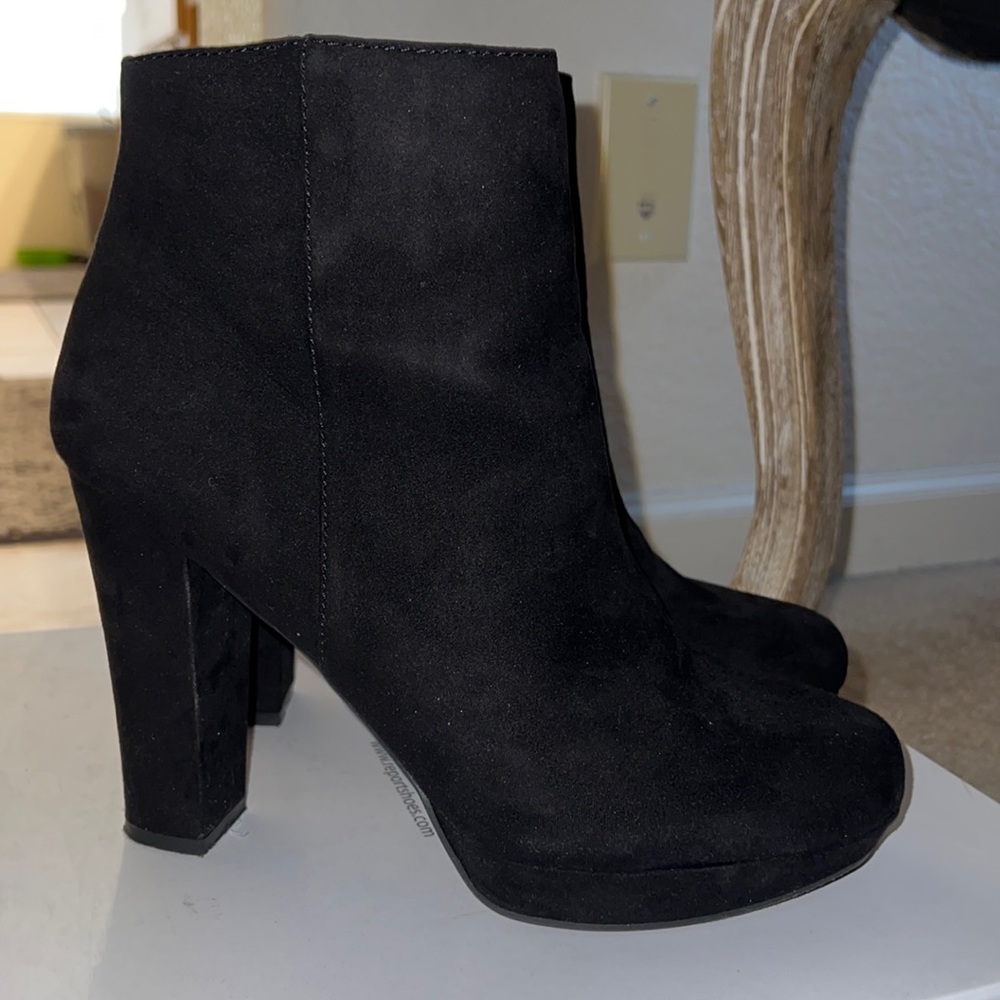 Report Booties - Picture 1 of 3